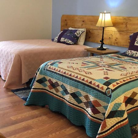 Lake Country Inn Riverside エクステリア 写真