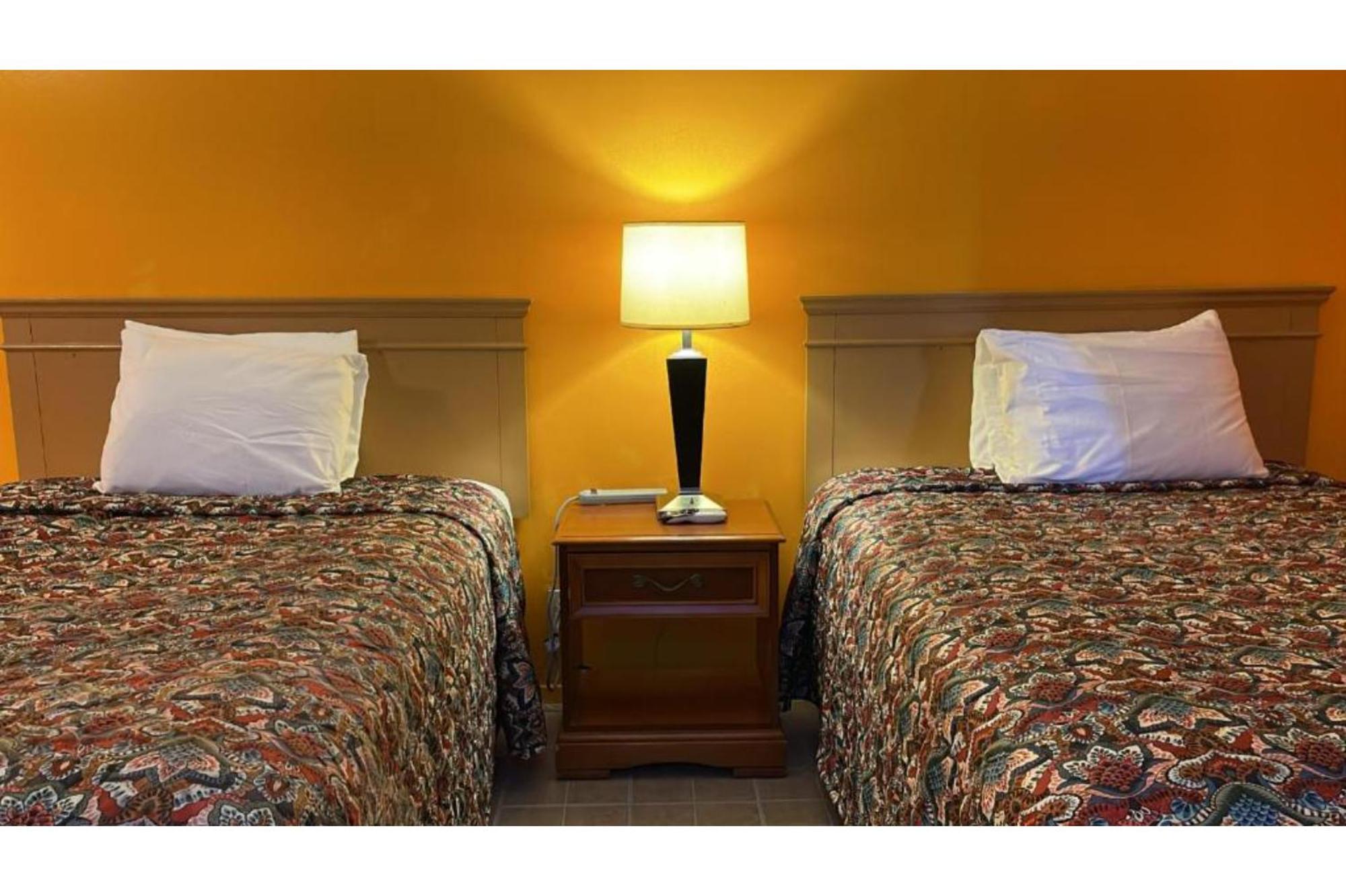 Lake Country Inn Riverside エクステリア 写真