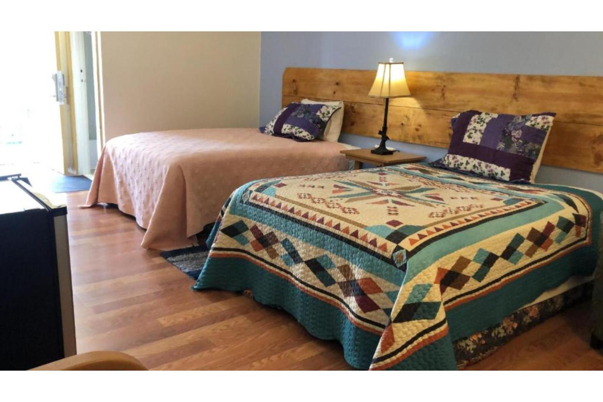 Lake Country Inn Riverside エクステリア 写真