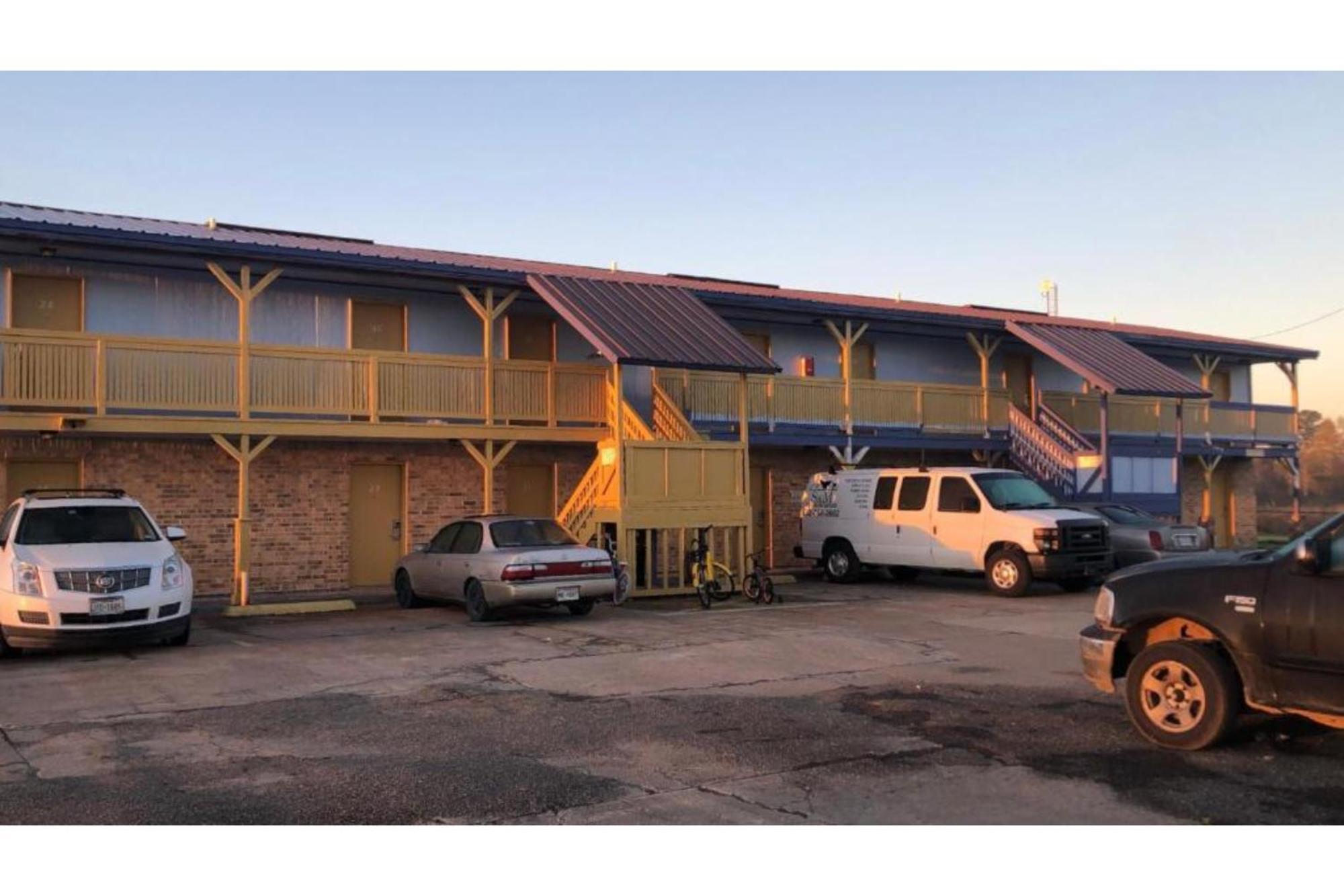 Lake Country Inn Riverside エクステリア 写真