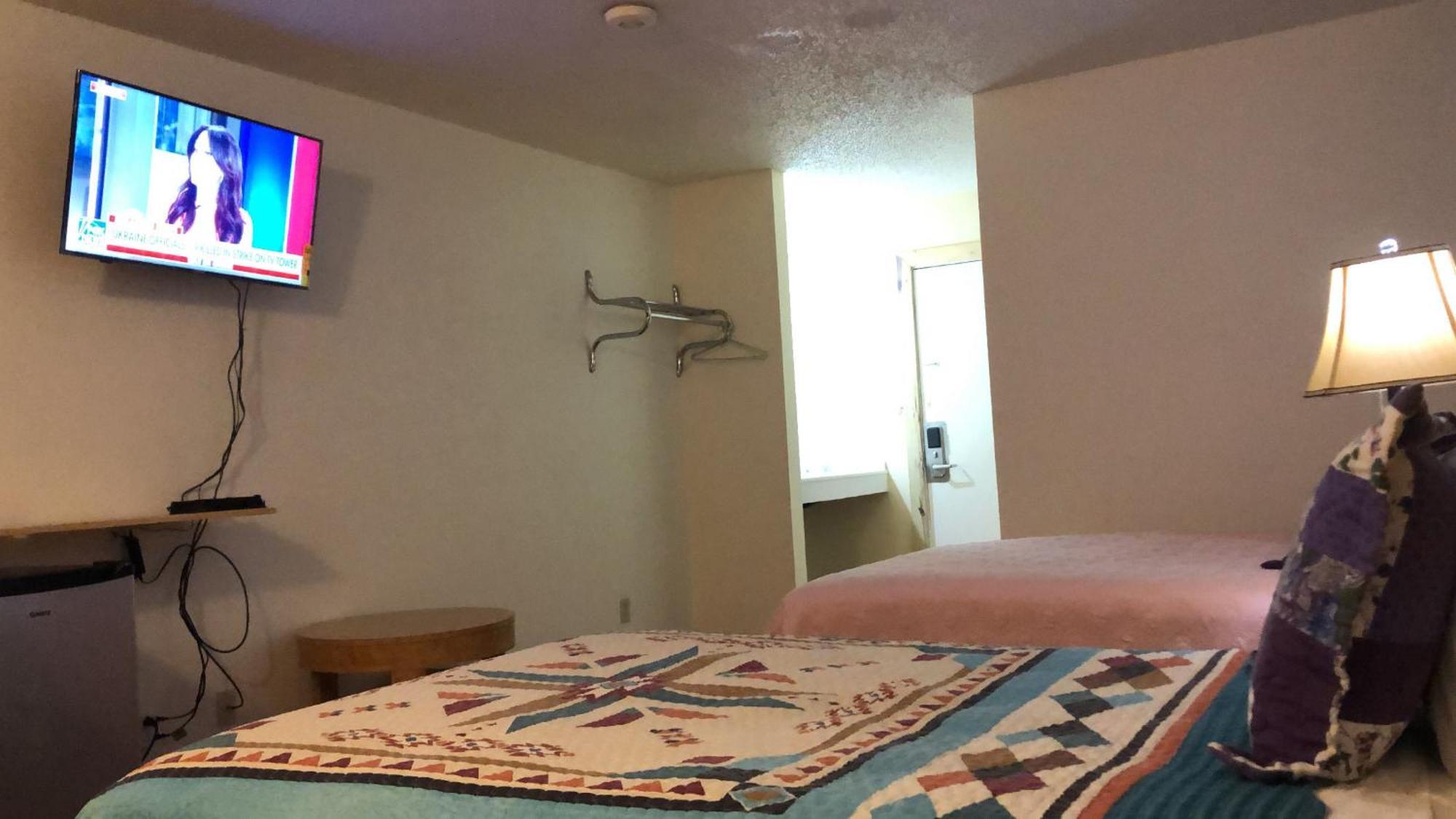 Lake Country Inn Riverside エクステリア 写真