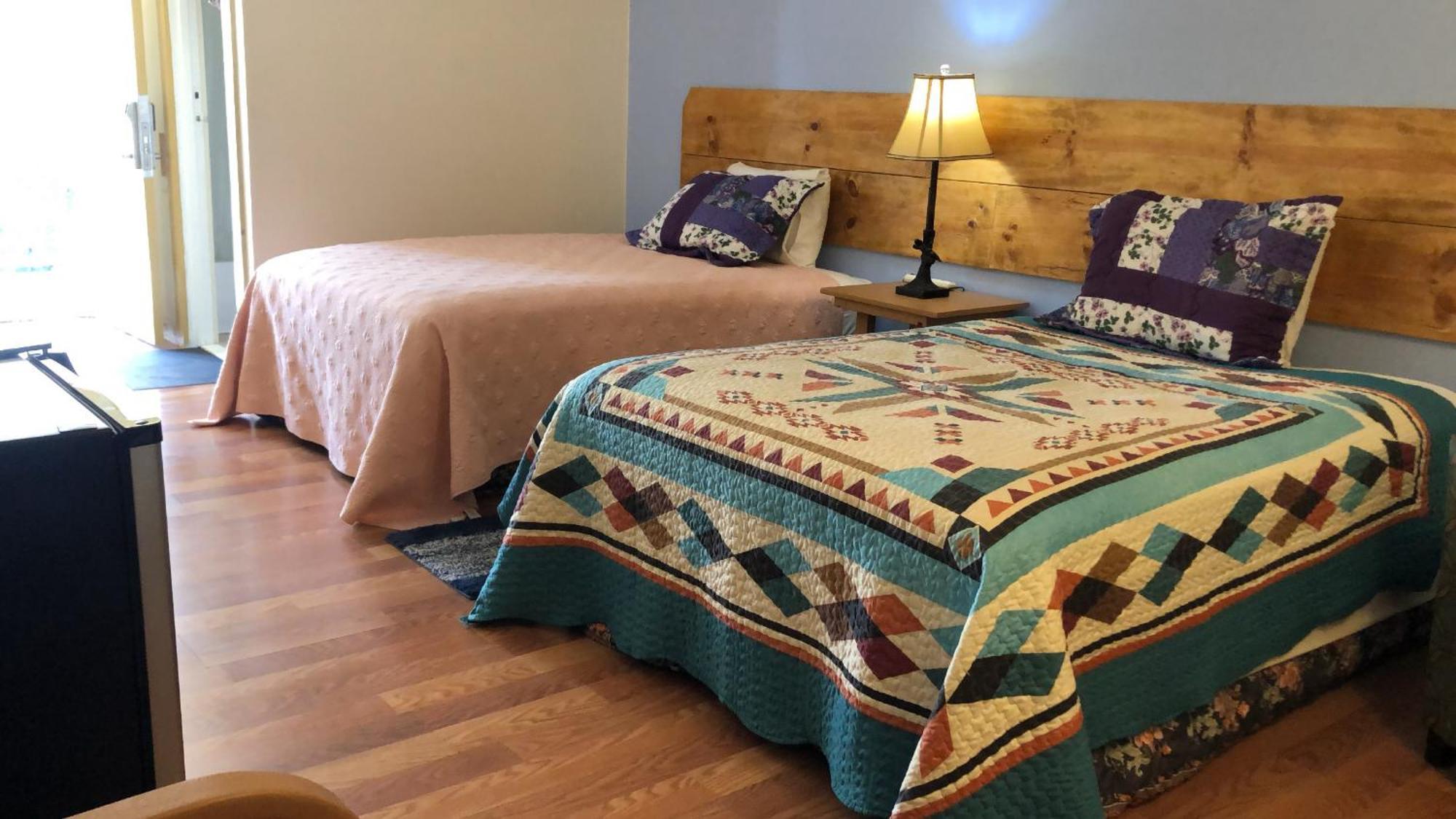 Lake Country Inn Riverside エクステリア 写真